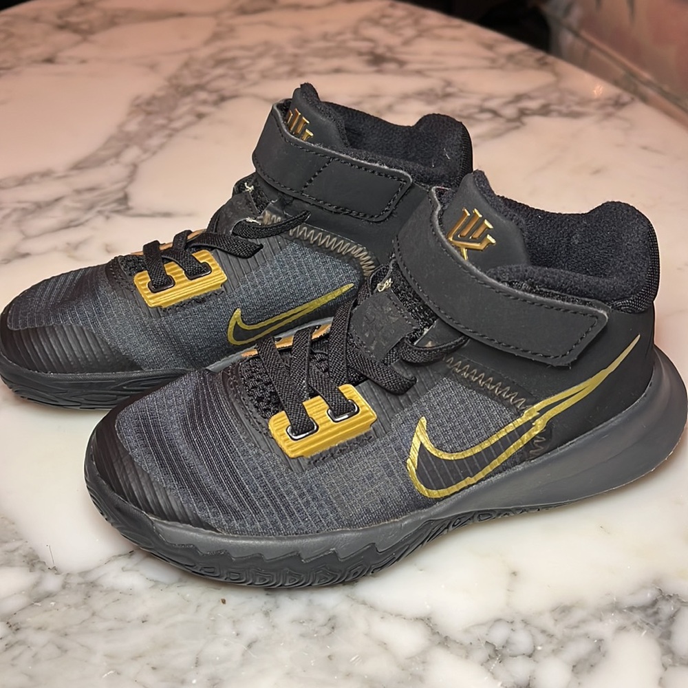 Nike Kyrie Flytrap 4 'Black Gold' size 11C